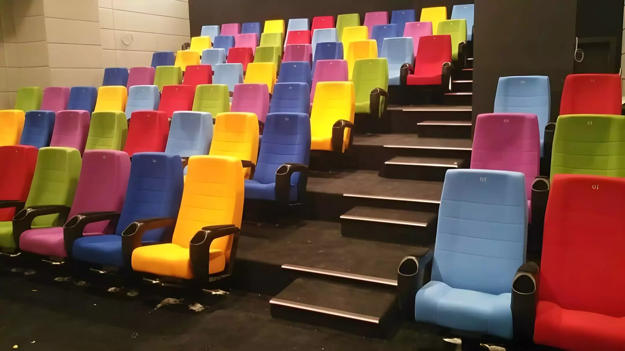 Space-efficient fixed seating solution Image